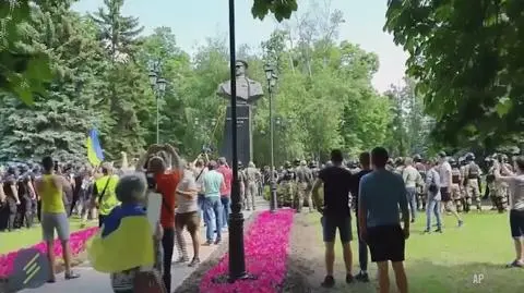 Popiersie Żukowa obalone w Charkowie