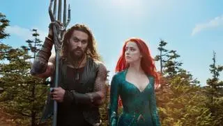 Jason Momoa i Amber Heard w filmie "Aquaman"