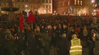 Tysiące mieszkańców Gdańska zebrało się przy pomniku Neptuna na Długim Targu