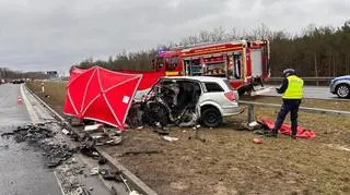 Opel jechał pod prąd i zderzył się z busem, którym jechała czterolatka