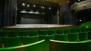Na dużej scenie odbywają się już pierwsze wydarzenia po wymuszonej przerwie