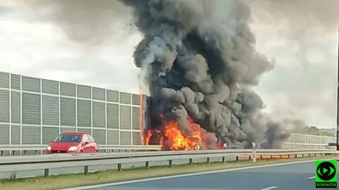 Na autostradzie A4 w płomieniach stanął samochód