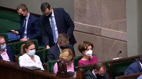 Oddawanie głosu przez Mateusza Morawieckiego podczas jednego z głosowań