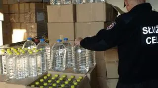 Spirytus rozlali do plastikowych butelek