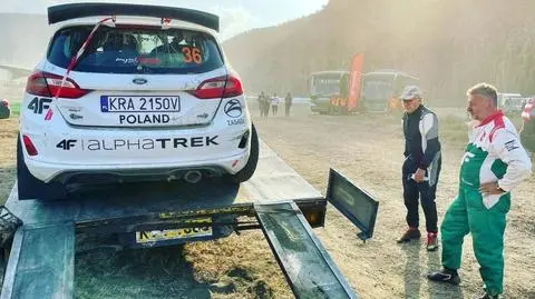 Ogromny pech 91-letniego Zasady. Dwaj rywale wjechali w jego auto