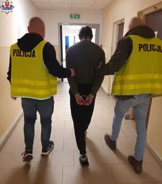 Sprawcy usłyszeli zarzut wymuszenia rozbójniczego, za co grozi do 10 lat więzieni