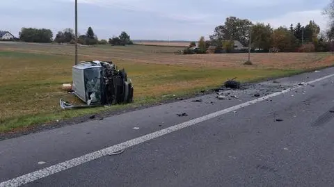 Zjechał na przeciwległy pas i zderzył się z busem. Zginął na miejscu