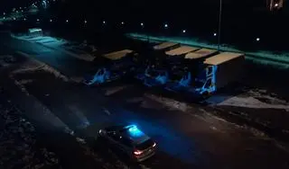 Samochody płonęły na ulicy Świętokrzyskiej