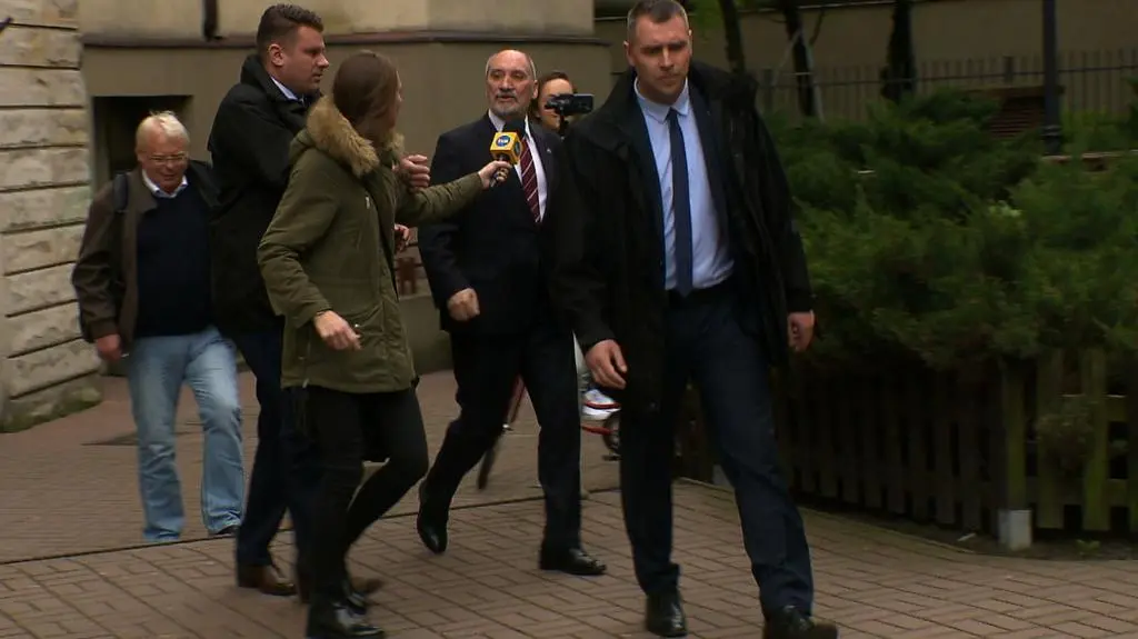 Berczyński miał dostęp do dokumentów ws. caracali? Macierewicz zaprzecza