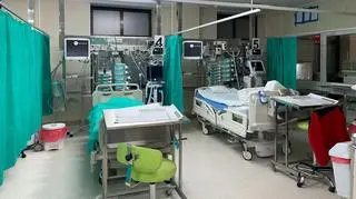 OIOM dla pacjentów zakażonych COVID-19 w Szpitalu Klinicznym im. Heliodora Święcickiego w Poznaniu
