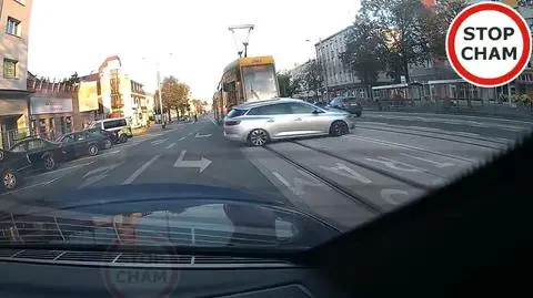 Wjechał wprost pod nadjeżdżający tramwaj