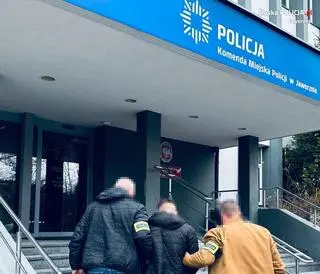 Policjanci zatrzymali podejrzanych o brutalne pobicie w autobusie w Jaworznie