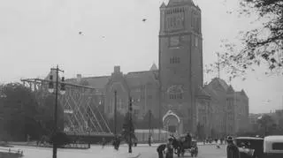 Budowa pomnika Wdzięczności w 1930r