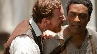 Michael Fassbender i Chiwetel Ejiofor