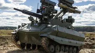 Rosyjski bezzałogowy pojazd bojowy typu UCGV Uran-9