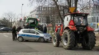 Policja uniemożliwiła rolnikom jazdę po ulicach Wrocławia