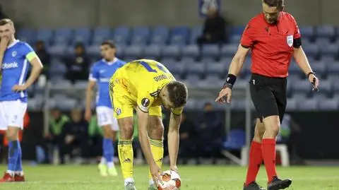 Dziwny rzut karny. Gol nieuznany, czerwona kartka dla strzelca