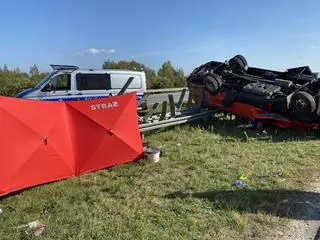 Dachowanie busa na autostradzie A4