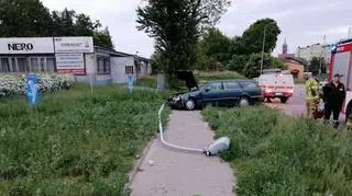 Wypadł z drogi i ściął latarnię. Kierowca miał trzy promile alkoholu