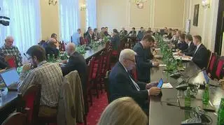 Ochrona wywiozła Macierewicza, pan Kazimierz jej nie podlega