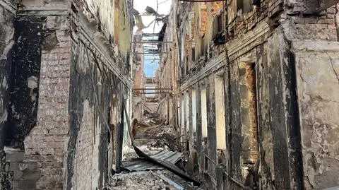 Zniszczony blok w Charkowie