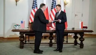 Mariusz Błaszczak i Mike Pompeo podpisali umowę o wzmocnionej współpracy obronnej w sierpniu