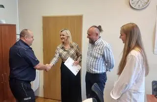 15-latki i ich rodzice otrzymali podziękowania od Komendanta Miejskiego Policji w Bydgoszczy