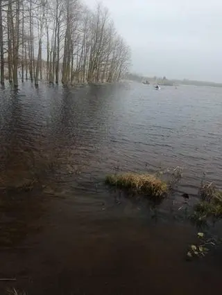 Wędkarze byli około dwustu metrów od brzegu 