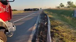 Pojazd uderzył w barierki