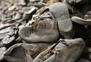 Buciki najmłodszych ofiar Auschwitz-Birkenau