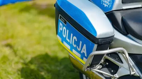 Wypadek podczas pościgu za motocyklem. Policjant w szpitalu