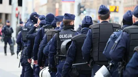 Polecenie szefa policji w sprawie zasłaniania twarzy. Chodzi o "transparentność" działań