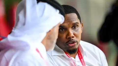 Samuel Eto'o zaatakował i kopnął kibica pod stadionem