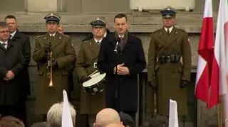 Minister Morawiecki na uroczystości odsłonięcia tablicy upamiętniającej Grażynę Gęsicką