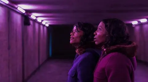Kadr z filmu "Silent Twins"
