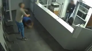 Rodzice z nieprzytomnym trzylatkiem w komendzie policji