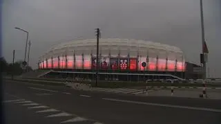 Około 18:00 włączone zostało białe i czerwone światła