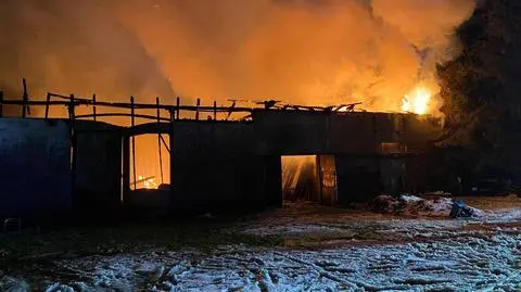 Spłonął budynek z maszynami rolniczymi