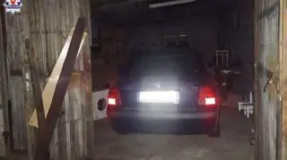 Auto zostało ukryte w budynku gospodarczym