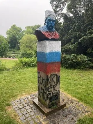 Zamalowany pomnik Tarasa Szewczenki w Kopenhadze
