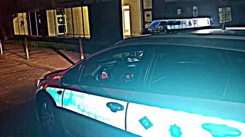 Policjanci pilotowali samochód z trzyletnim dzieckiem