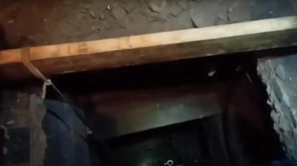 Wejście do nielegalnego tunelu 