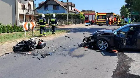 Motocyklista zginął na miejscu po zderzeniu z samochodem osobowym