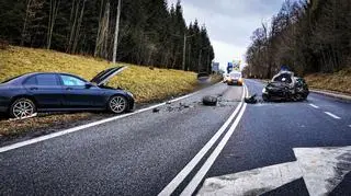 Czołowe zderzenie na DK 8 w Bardzie (woj. dolnośląskie)