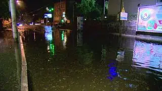 Wrocław: Wiatr zrywał dachy i przewracał drzewa 