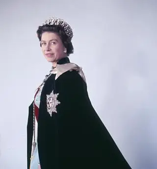 Elżbieta II na oficjalnym portrecie w 1968 roku. Fot. Cecil Beaton