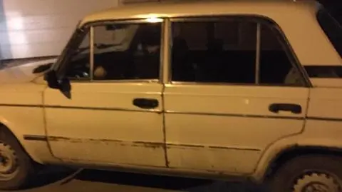 Uciekli z Kijowa, gdy zbombardowano ich ulicę. Zmęczeni kilkudniową podróżą spali z dziećmi w aucie na parkingu