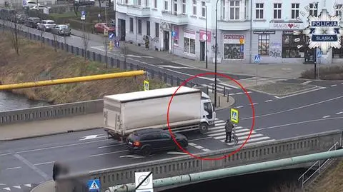 Pieszy na pasach, a ciężarówka jedzie. Nagranie