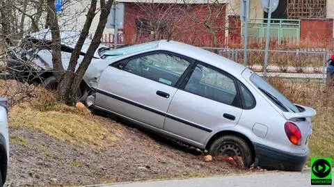 Przejechał przez rondo i zatrzymał się na skarpie