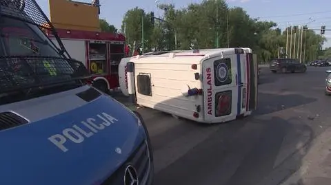 Zderzenie auta i karetki na ul